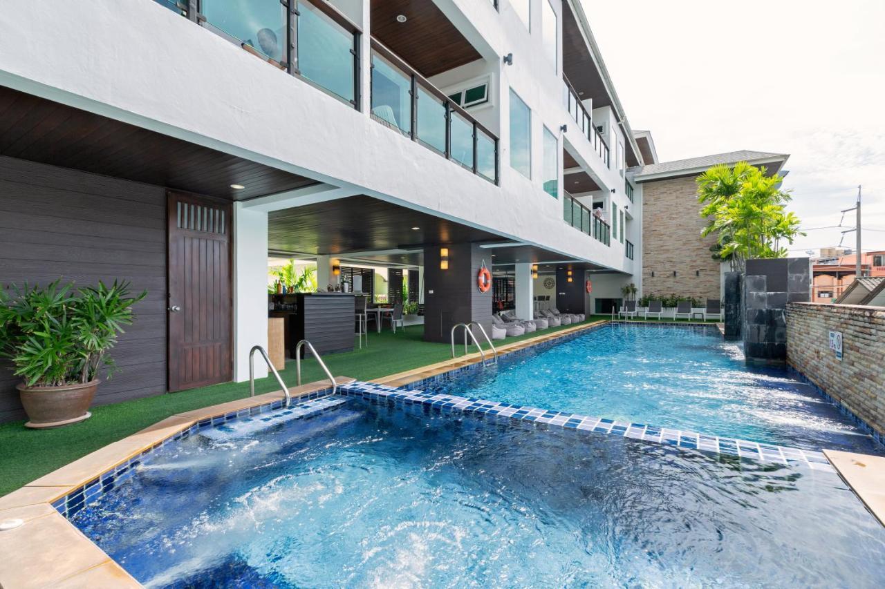 Отель Baramee Resortel Patong